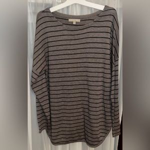 Cozy, long-sleeved, part cashmere sweater with rounded shirttail hem